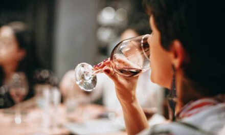 Alkohol bei Arthrose: Das sollten Sie wissen!