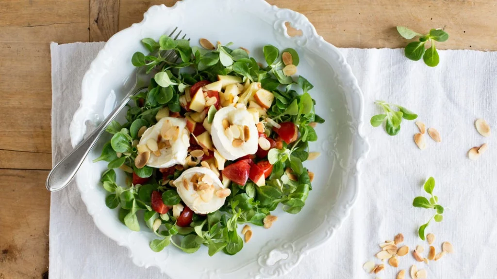 Gratinierte Ziegenkäsetaler auf Feldsalat